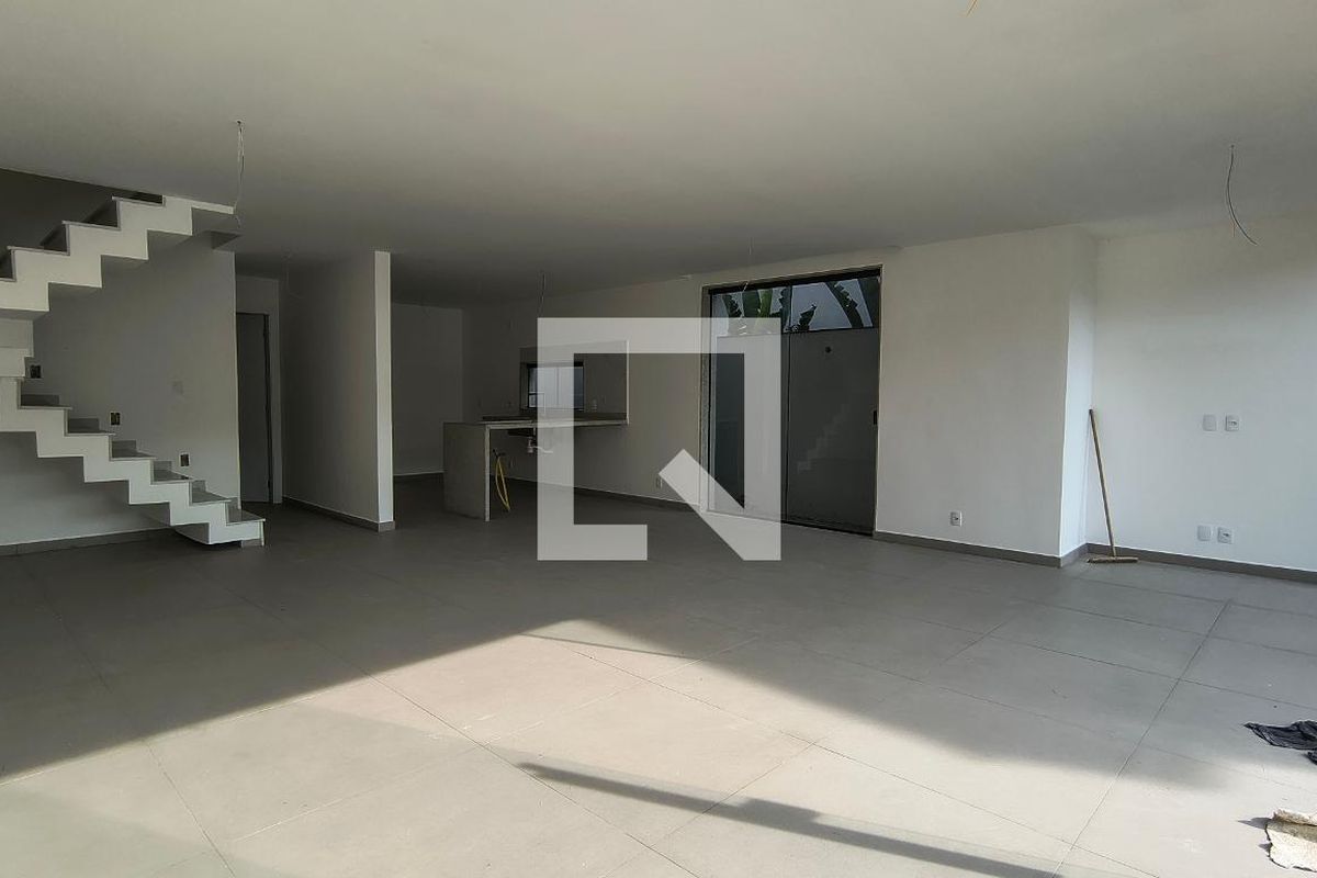 Casa, 4 quartos, 210 m² - Foto 1
