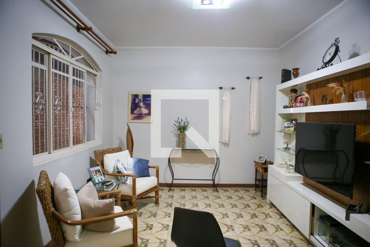 Casa, 3 quartos, 218 m² - Foto 1