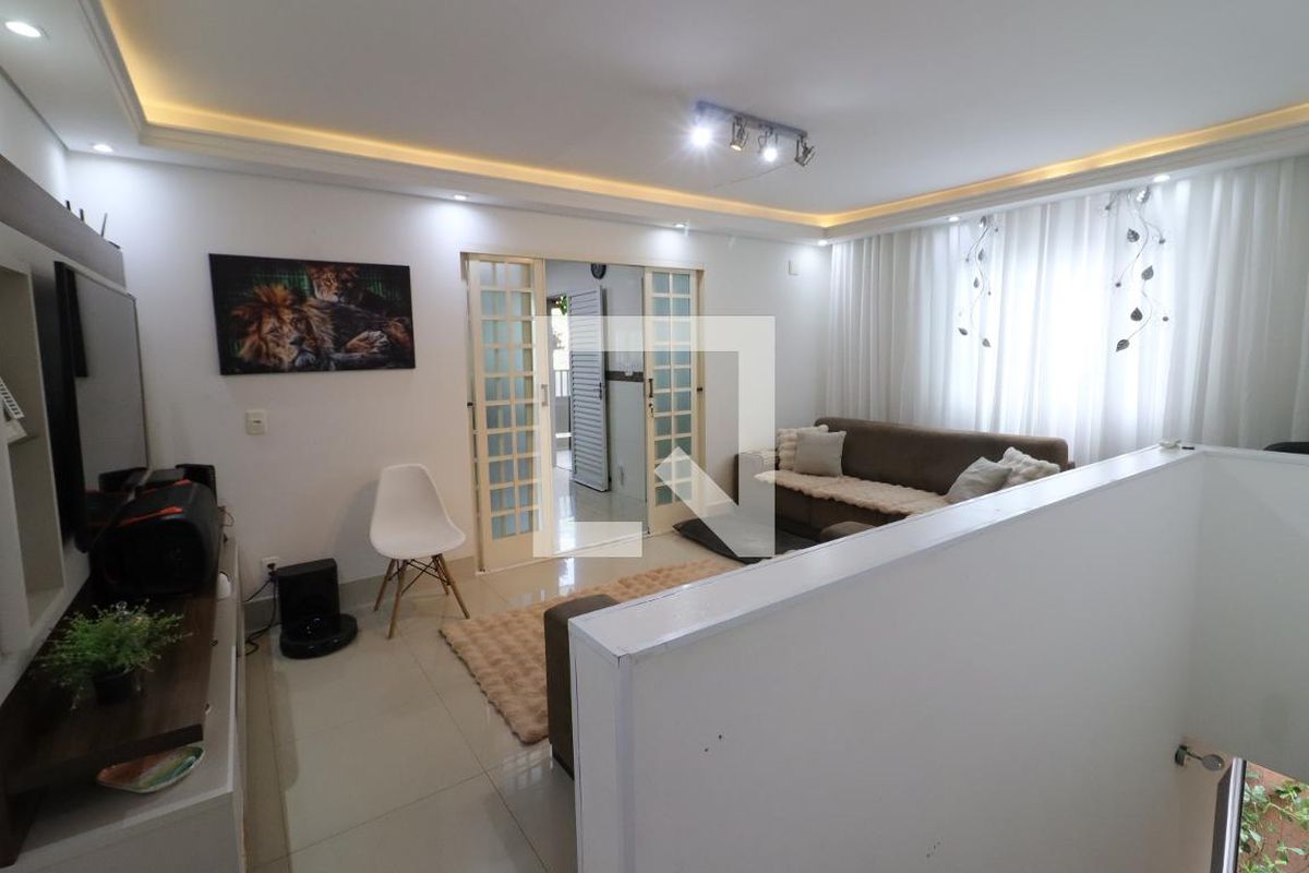 Casa, 4 quartos, 225 m² - Foto 1