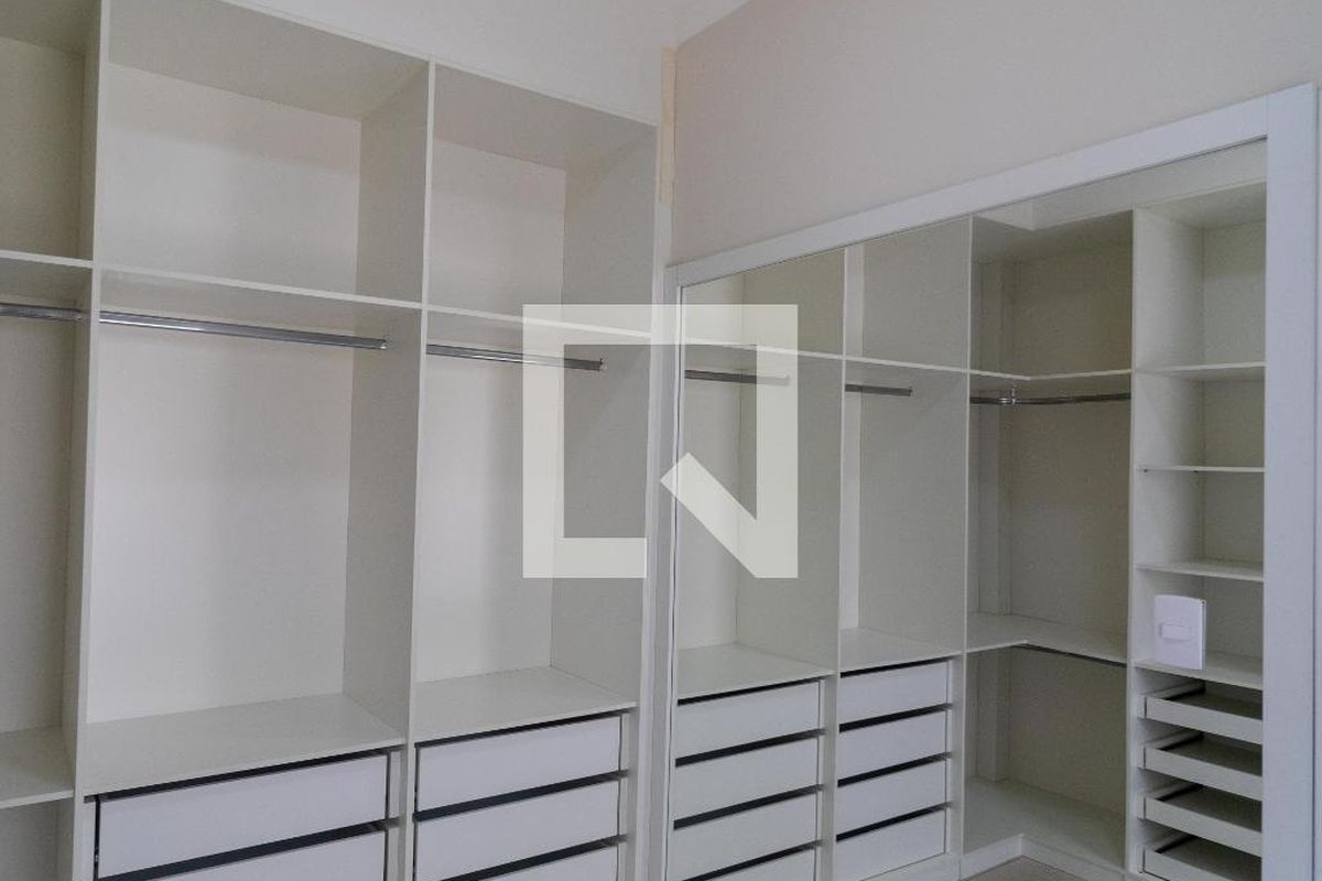 Casa à Venda - Swiss Park, 3 Quartos,  270 m2 em , Campinas - sp | SoloBR
