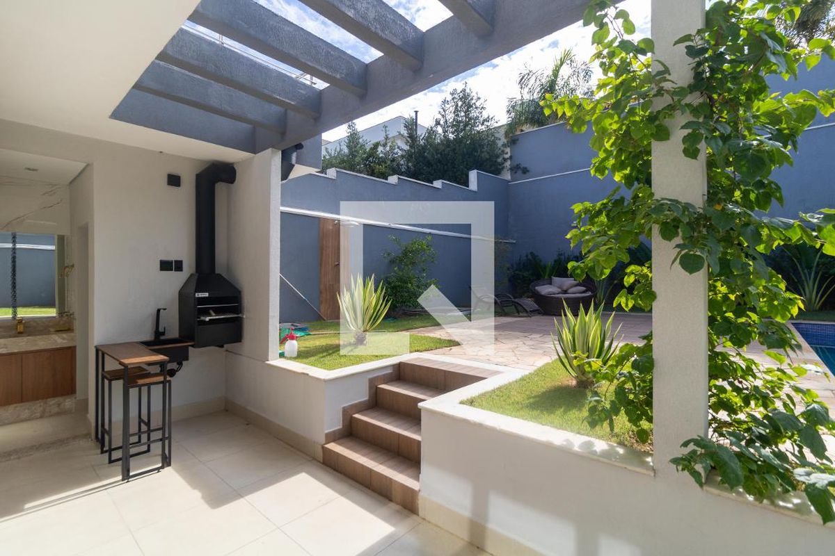 Casa à Venda - Swiss Park, 3 Quartos,  270 m2 em , Campinas - sp | SoloBR