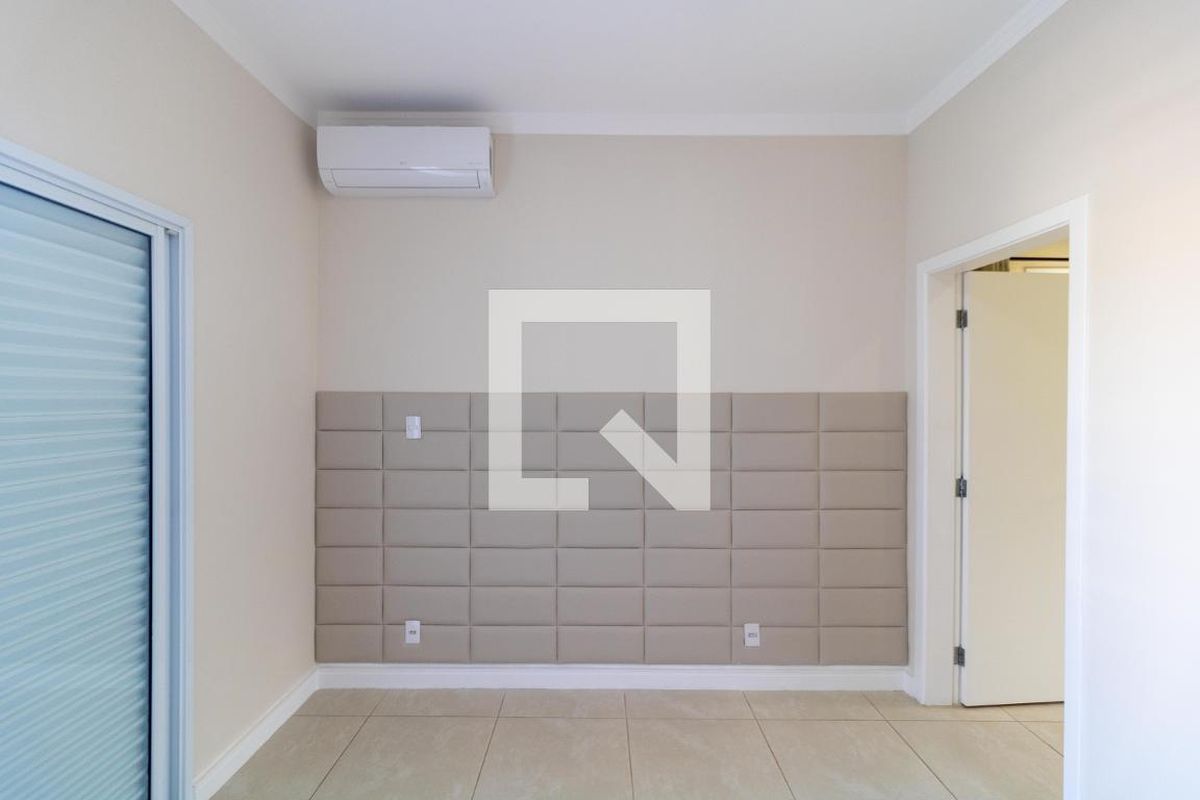 Casa à Venda - Swiss Park, 3 Quartos,  270 m2 em , Campinas - sp | SoloBR