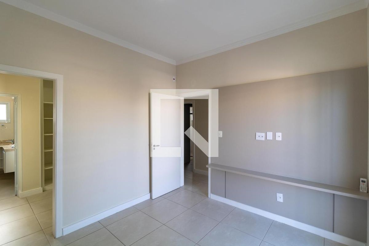 Casa à Venda - Swiss Park, 3 Quartos,  270 m2 em , Campinas - sp | SoloBR