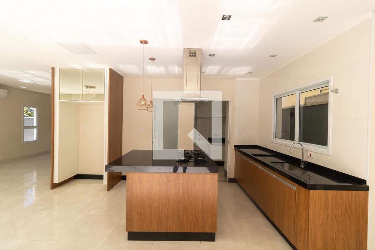Casa à Venda - Swiss Park, 3 Quartos,  270 m2 em , Campinas - sp | SoloBR
