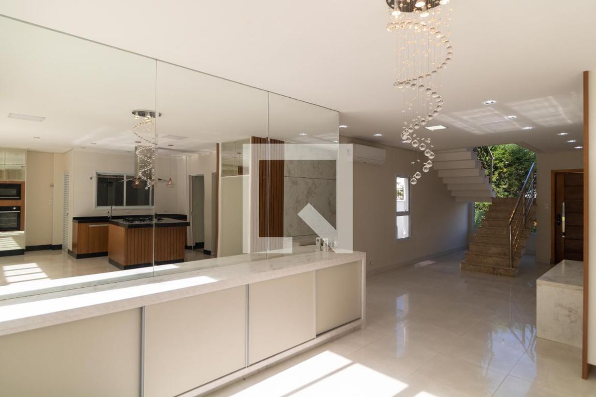Casa à Venda - Swiss Park, 3 Quartos,  270 m2 em , Campinas - sp | SoloBR