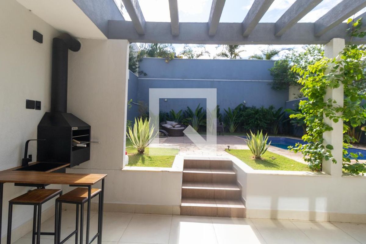 Casa à Venda - Swiss Park, 3 Quartos,  270 m2 em , Campinas - sp | SoloBR