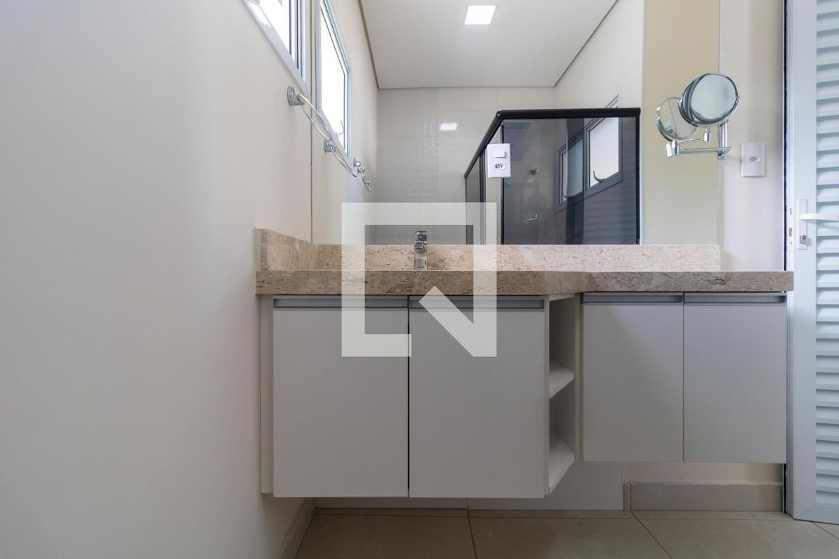 Casa à Venda - Swiss Park, 3 Quartos,  270 m2 em , Campinas - sp | SoloBR