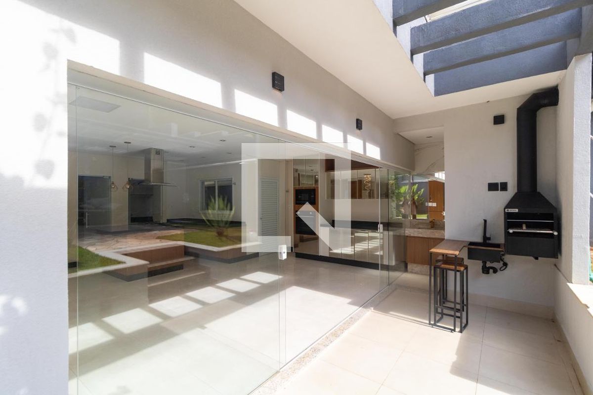 Casa à Venda - Swiss Park, 3 Quartos,  270 m2 em , Campinas - sp | SoloBR