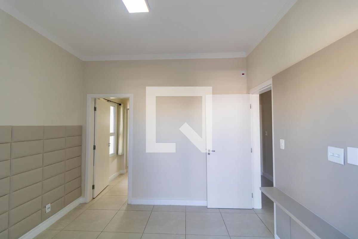 Casa à Venda - Swiss Park, 3 Quartos,  270 m2 em , Campinas - sp | SoloBR