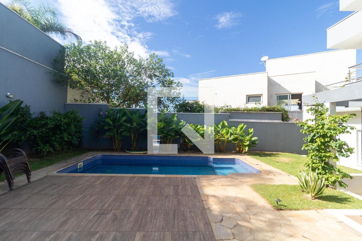 Casa à Venda - Swiss Park, 3 Quartos,  270 m2 em , Campinas - sp | SoloBR