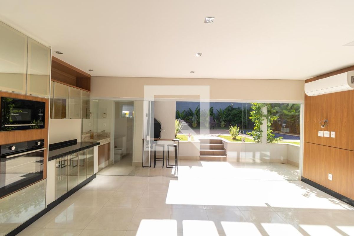 Casa à Venda - Swiss Park, 3 Quartos,  270 m2 em , Campinas - sp | SoloBR