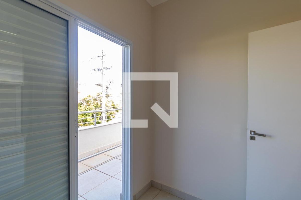 Casa à Venda - Swiss Park, 3 Quartos,  270 m2 em , Campinas - sp | SoloBR