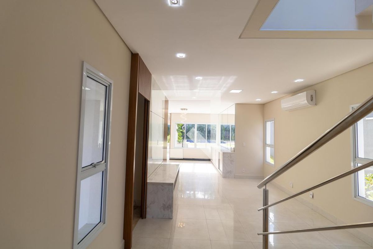 Casa à Venda - Swiss Park, 3 Quartos,  270 m2 em , Campinas - sp | SoloBR