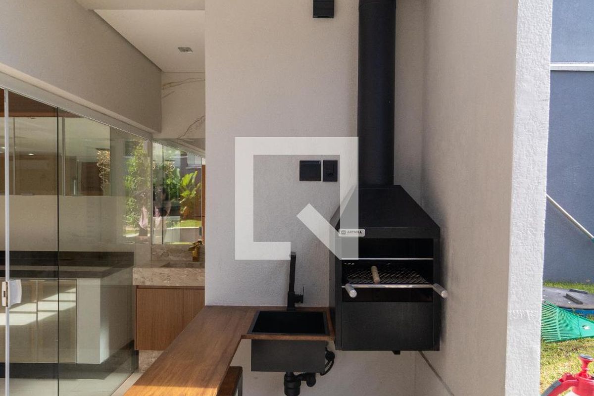 Casa à Venda - Swiss Park, 3 Quartos,  270 m2 em , Campinas - sp | SoloBR