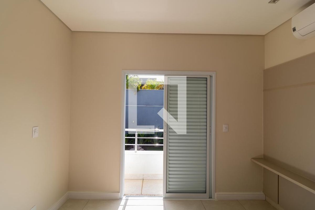 Casa à Venda - Swiss Park, 3 Quartos,  270 m2 em , Campinas - sp | SoloBR