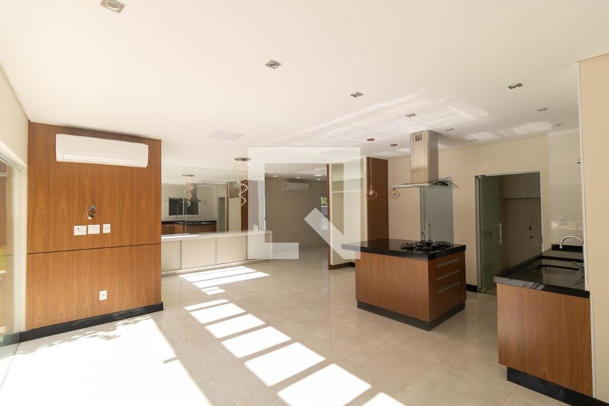 Casa à Venda - Swiss Park, 3 Quartos,  270 m2 em , Campinas - sp | SoloBR