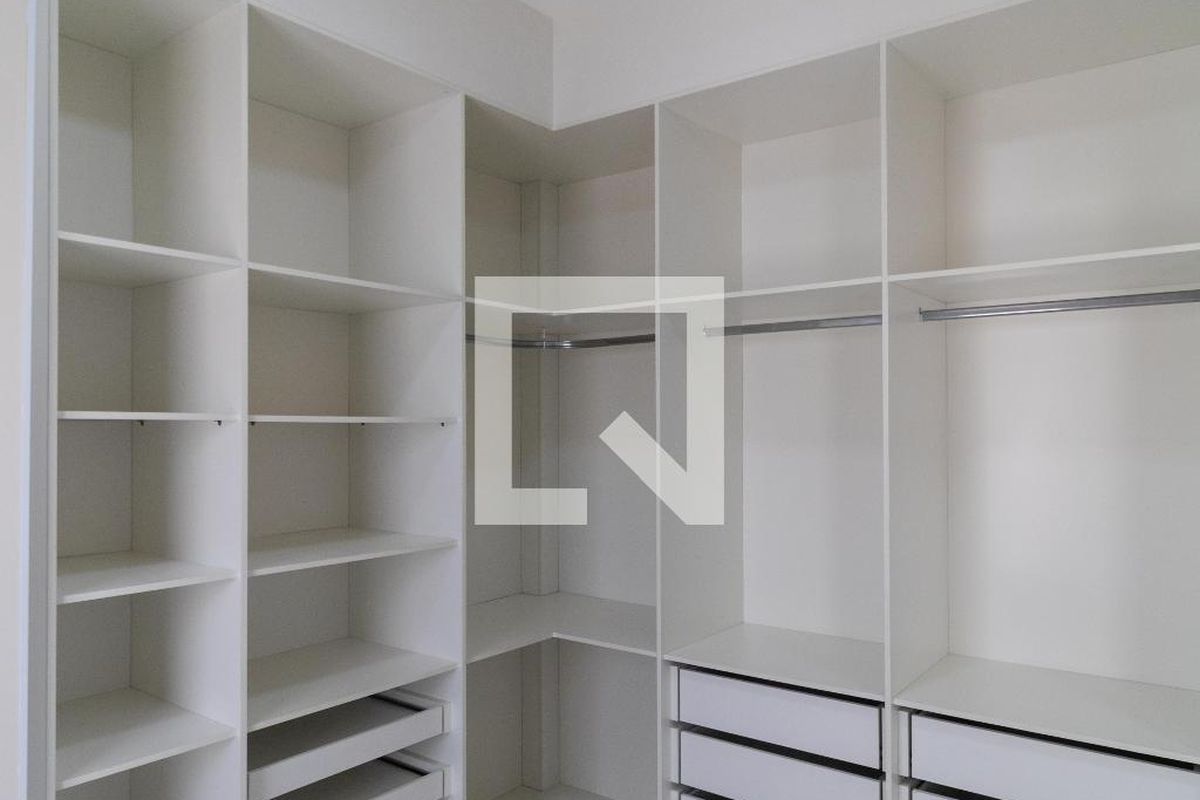 Casa à Venda - Swiss Park, 3 Quartos,  270 m2 em , Campinas - sp | SoloBR