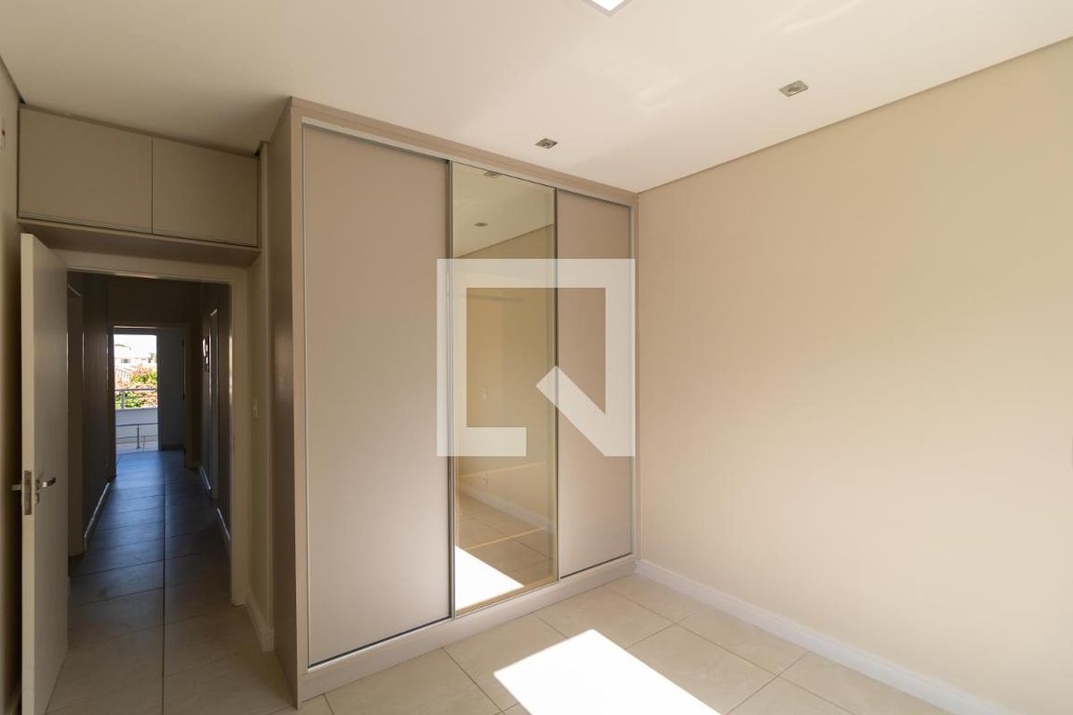 Casa à Venda - Swiss Park, 3 Quartos,  270 m2 em , Campinas - sp | SoloBR
