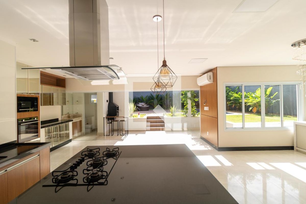 Casa à Venda - Swiss Park, 3 Quartos,  270 m2 em , Campinas - sp | SoloBR