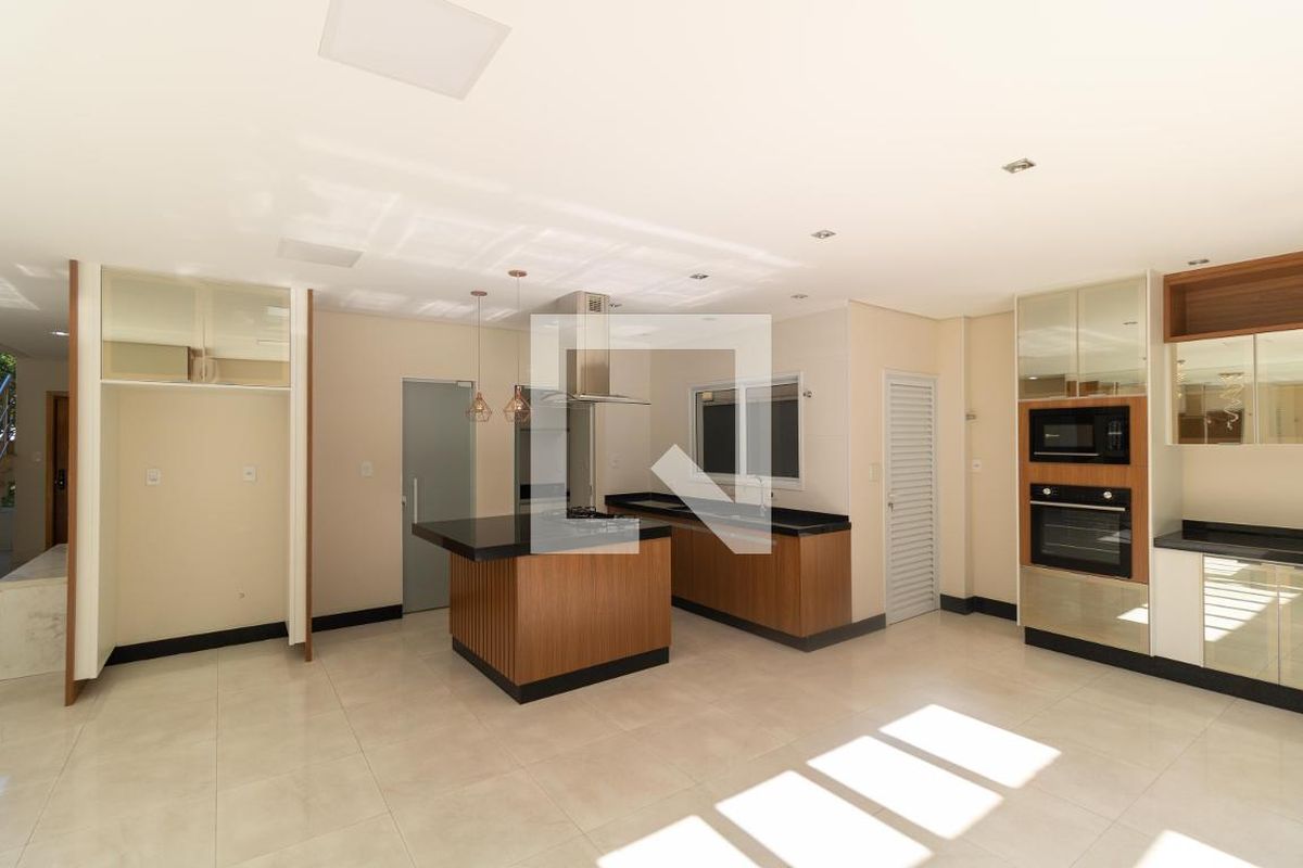Casa à Venda - Swiss Park, 3 Quartos,  270 m2 em , Campinas - sp | SoloBR