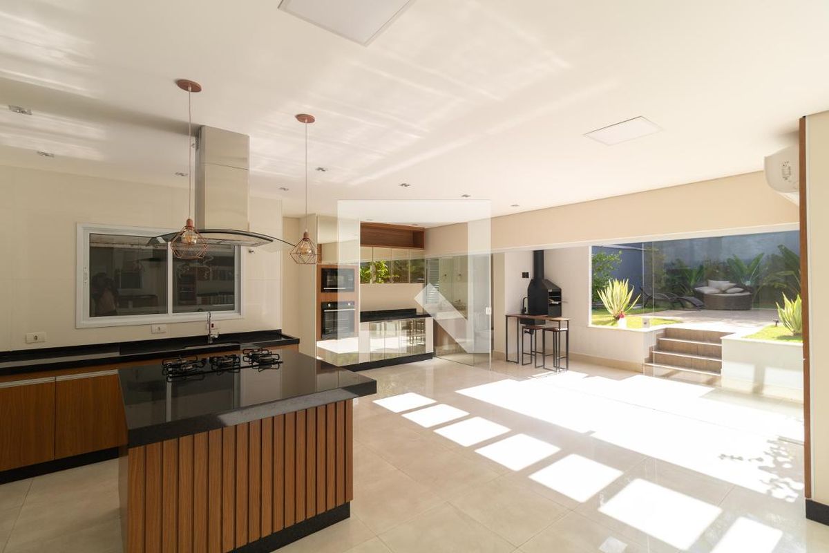 Casa à Venda - Swiss Park, 3 Quartos,  270 m2 em , Campinas - sp | SoloBR