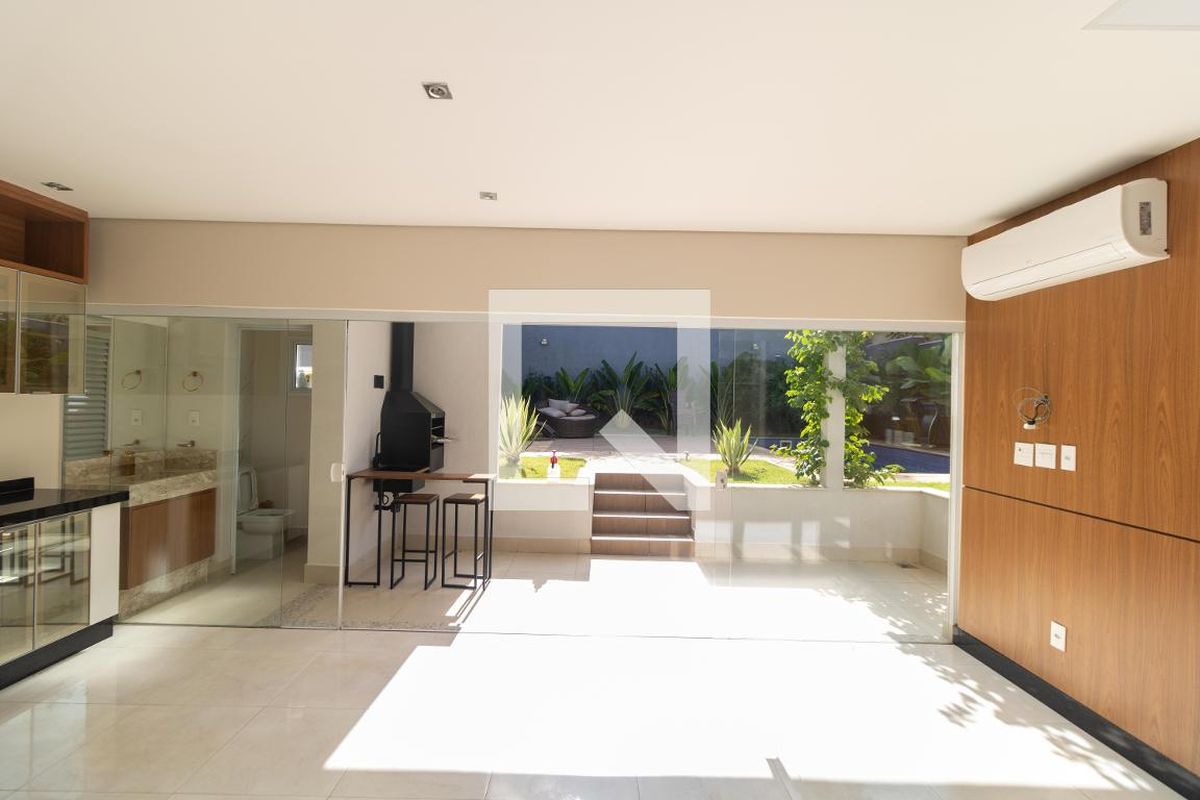 Casa à Venda - Swiss Park, 3 Quartos,  270 m2 em , Campinas - sp | SoloBR
