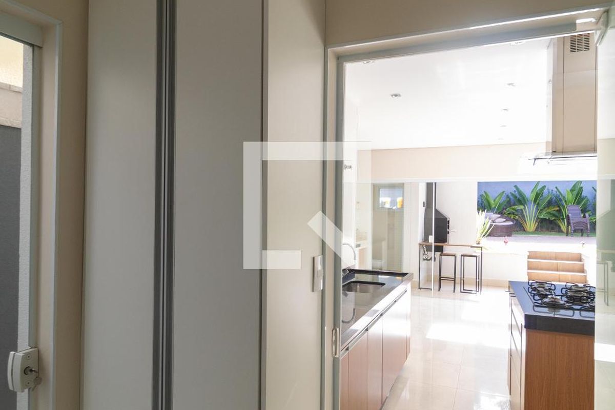 Casa à Venda - Swiss Park, 3 Quartos,  270 m2 em , Campinas - sp | SoloBR