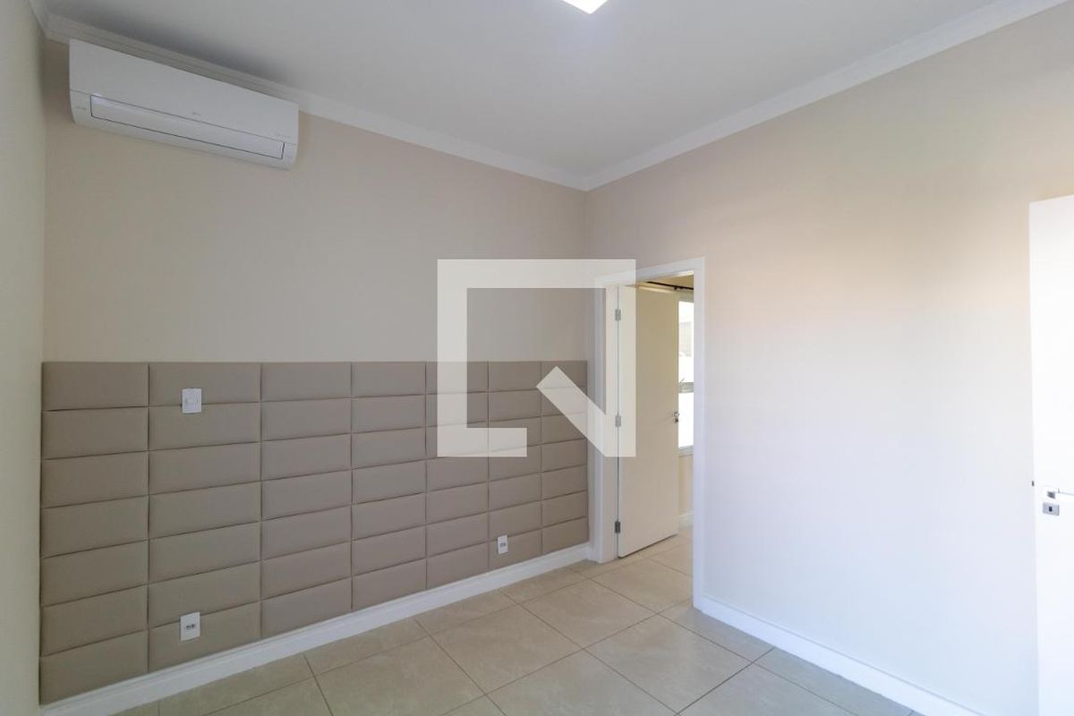 Casa à Venda - Swiss Park, 3 Quartos,  270 m2 em , Campinas - sp | SoloBR
