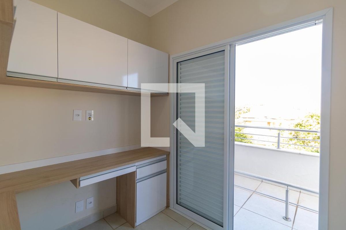 Casa à Venda - Swiss Park, 3 Quartos,  270 m2 em , Campinas - sp | SoloBR