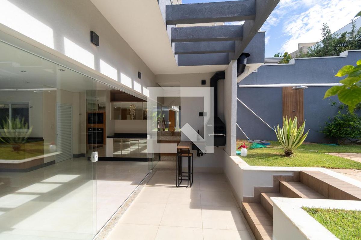 Casa à Venda - Swiss Park, 3 Quartos,  270 m2 em , Campinas - sp | SoloBR