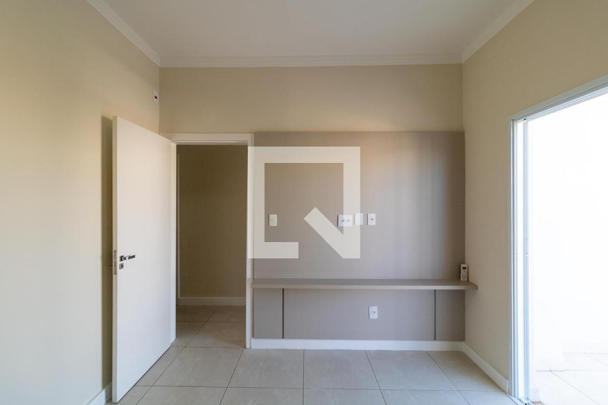 Casa à Venda - Swiss Park, 3 Quartos,  270 m2 em , Campinas - sp | SoloBR