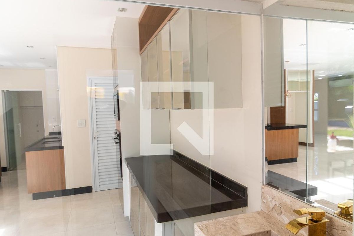 Casa à Venda - Swiss Park, 3 Quartos,  270 m2 em , Campinas - sp | SoloBR