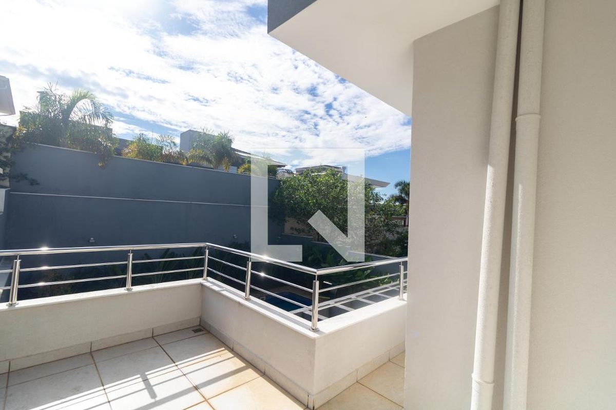 Casa à Venda - Swiss Park, 3 Quartos,  270 m2 em , Campinas - sp | SoloBR