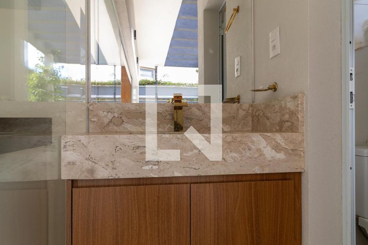 Casa à Venda - Swiss Park, 3 Quartos,  270 m2 em , Campinas - sp | SoloBR
