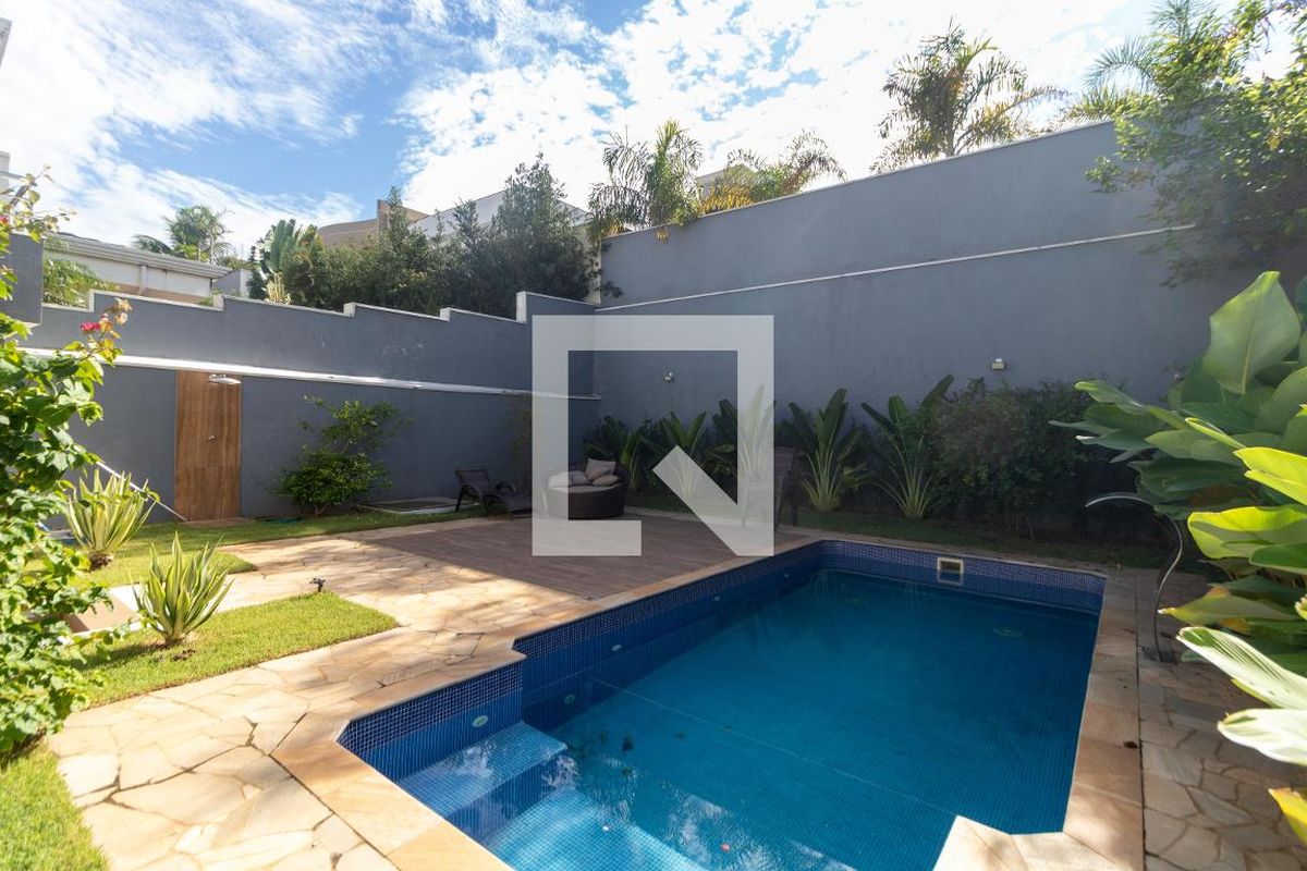 Casa à Venda - Swiss Park, 3 Quartos,  270 m2 em , Campinas - sp | SoloBR