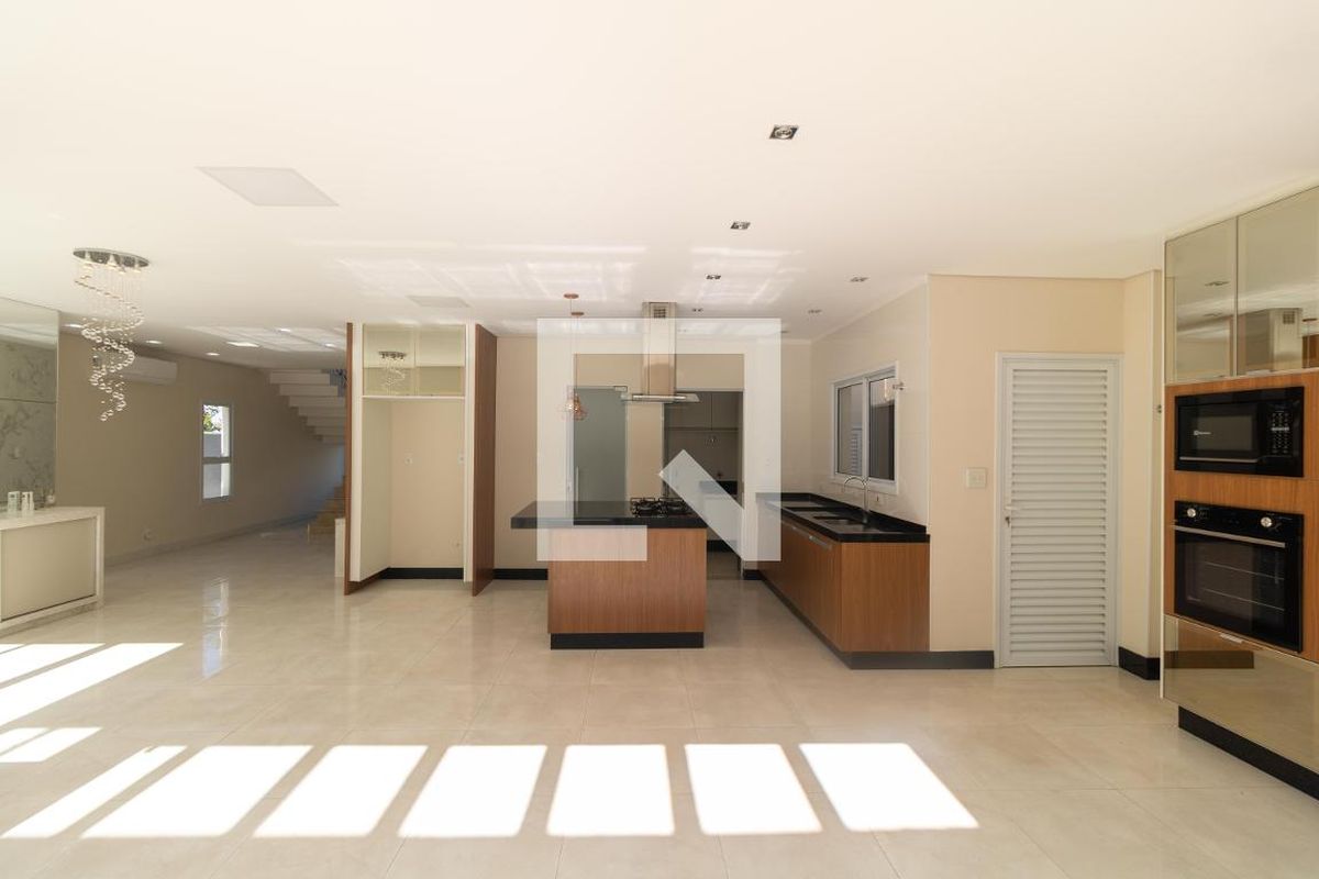 Casa à Venda - Swiss Park, 3 Quartos,  270 m2 em , Campinas - sp | SoloBR