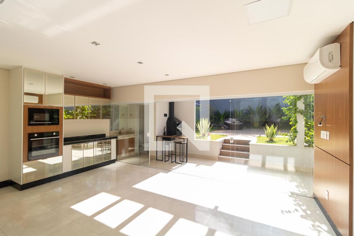 Casa à Venda - Swiss Park, 3 Quartos,  270 m2 em , Campinas - sp | SoloBR