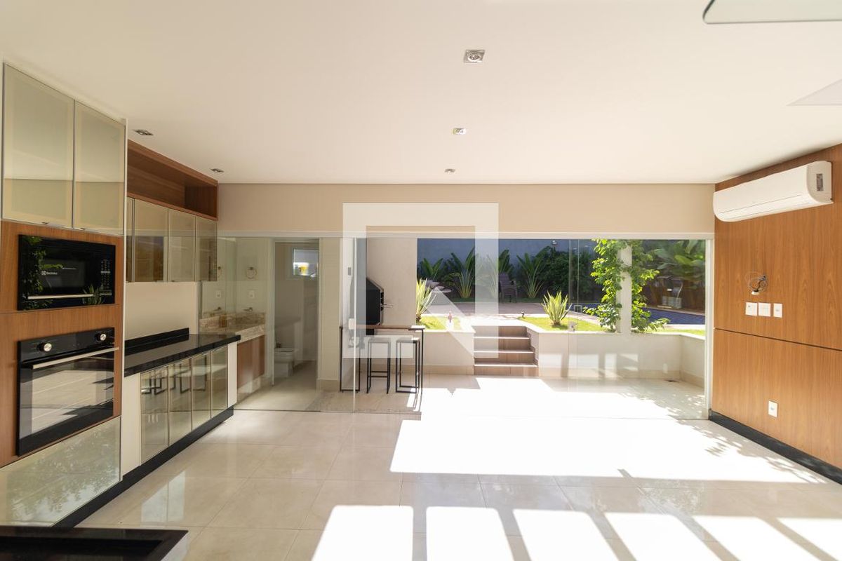 Casa à Venda - Swiss Park, 3 Quartos,  270 m2 em , Campinas - sp | SoloBR