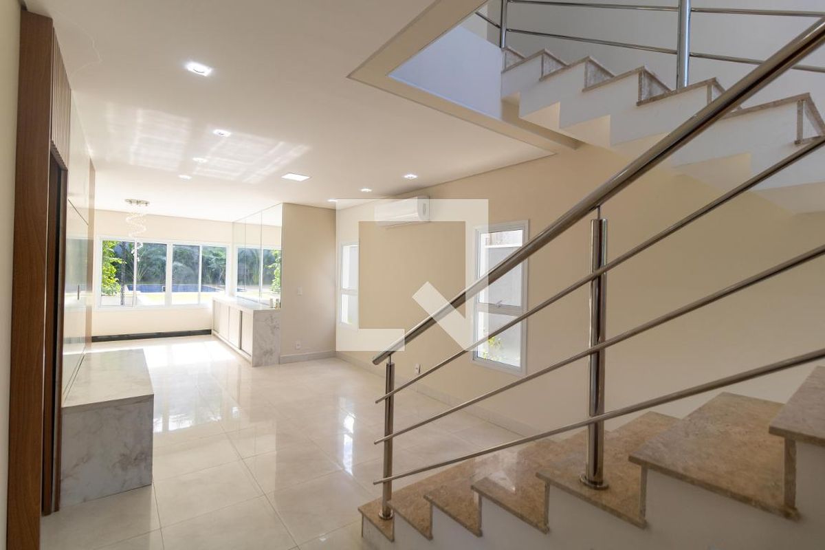 Casa à Venda - Swiss Park, 3 Quartos,  270 m2 em , Campinas - sp | SoloBR