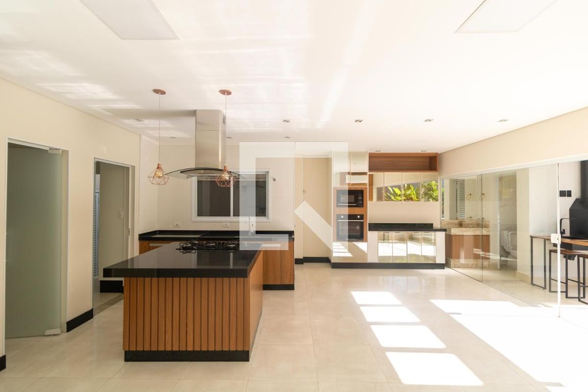 Casa à Venda - Swiss Park, 3 Quartos,  270 m2 em , Campinas - sp | SoloBR