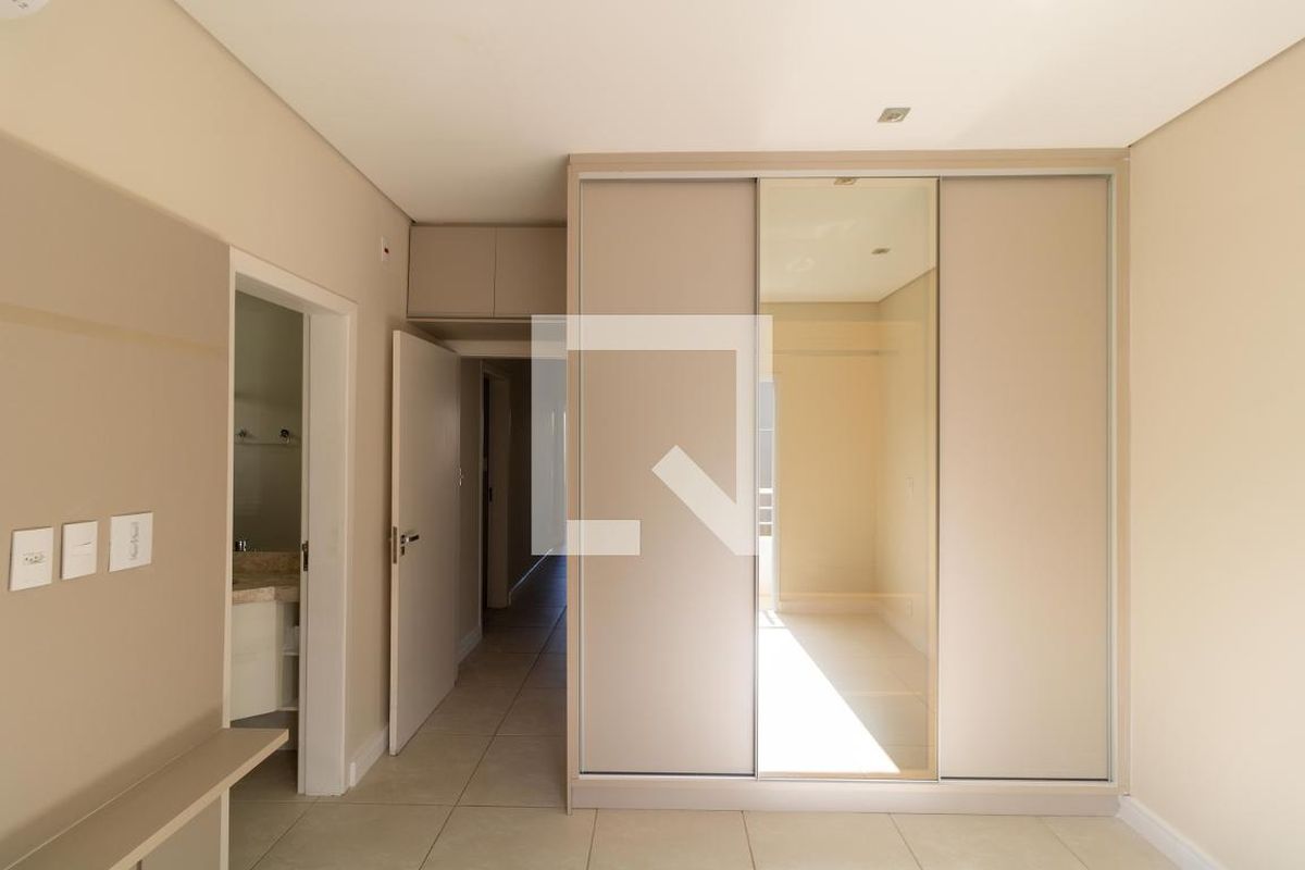 Casa à Venda - Swiss Park, 3 Quartos,  270 m2 em , Campinas - sp | SoloBR