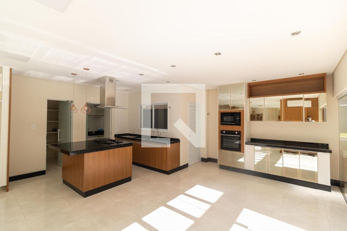 Casa à Venda - Swiss Park, 3 Quartos,  270 m2 em , Campinas - sp | SoloBR
