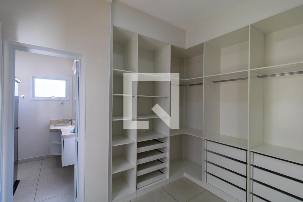 Casa à Venda - Swiss Park, 3 Quartos,  270 m2 em , Campinas - sp | SoloBR