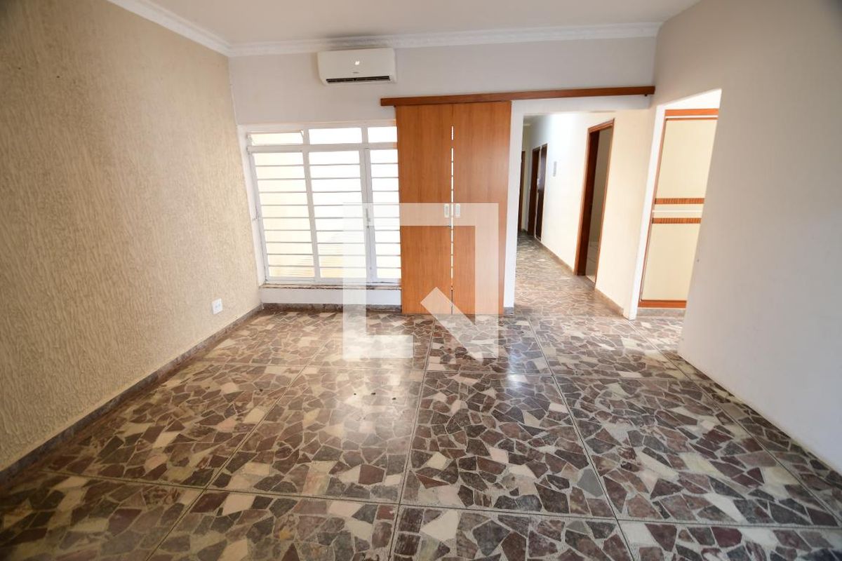 Casa à Venda - Guanabara, 3 Quartos,  250 m2 em , Campinas - sp | SoloBR
