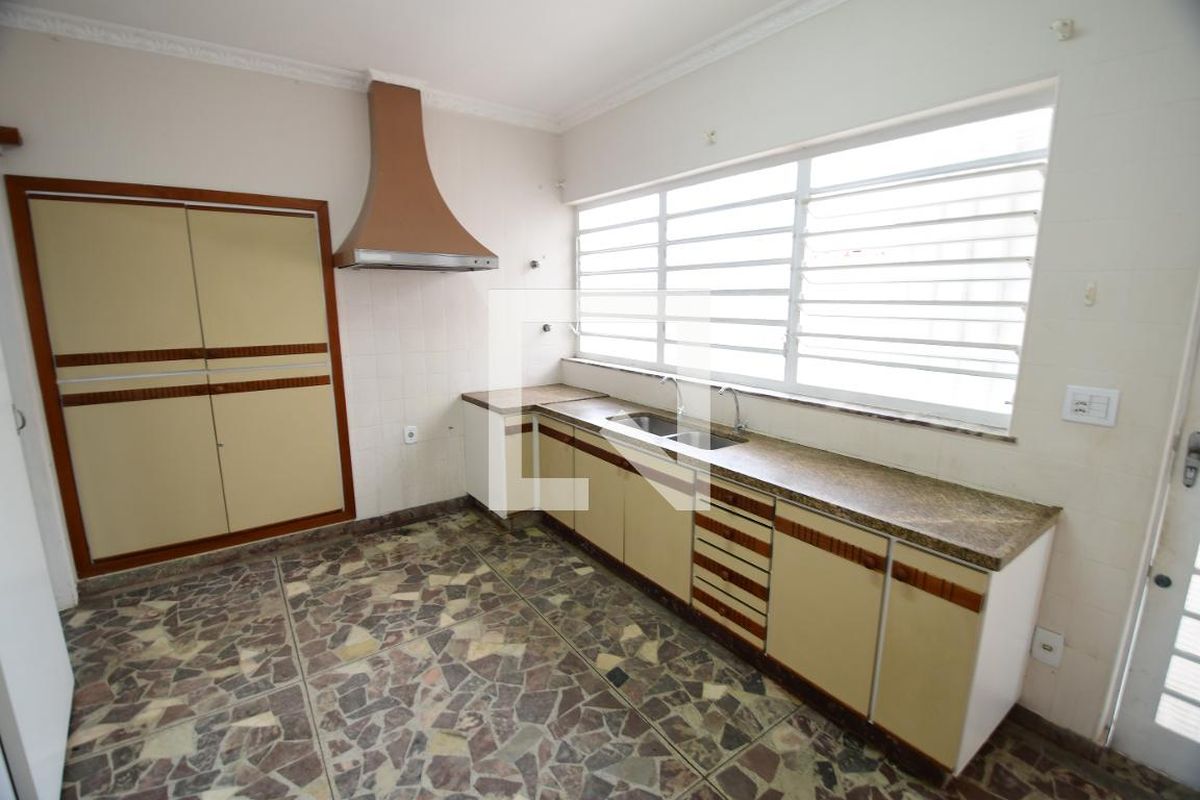 Casa à Venda - Guanabara, 3 Quartos,  250 m2 em , Campinas - sp | SoloBR