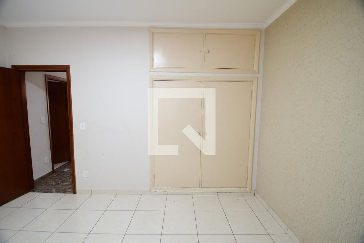 Casa à Venda - Guanabara, 3 Quartos,  250 m2 em , Campinas - sp | SoloBR
