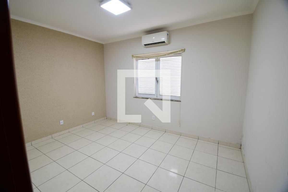 Casa à Venda - Guanabara, 3 Quartos,  250 m2 em , Campinas - sp | SoloBR