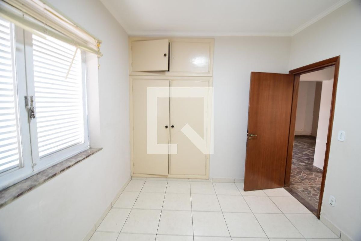 Casa à Venda - Guanabara, 3 Quartos,  250 m2 em , Campinas - sp | SoloBR