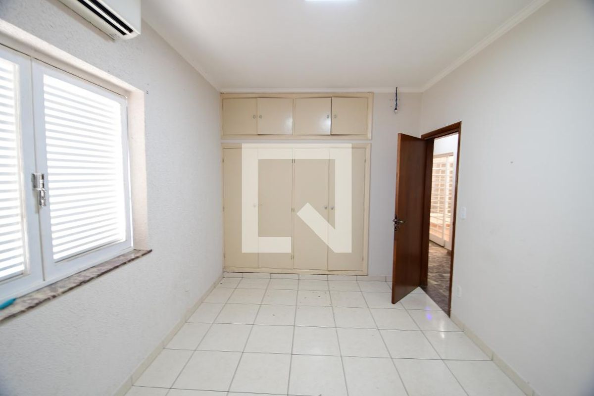 Casa à Venda - Guanabara, 3 Quartos,  250 m2 em , Campinas - sp | SoloBR