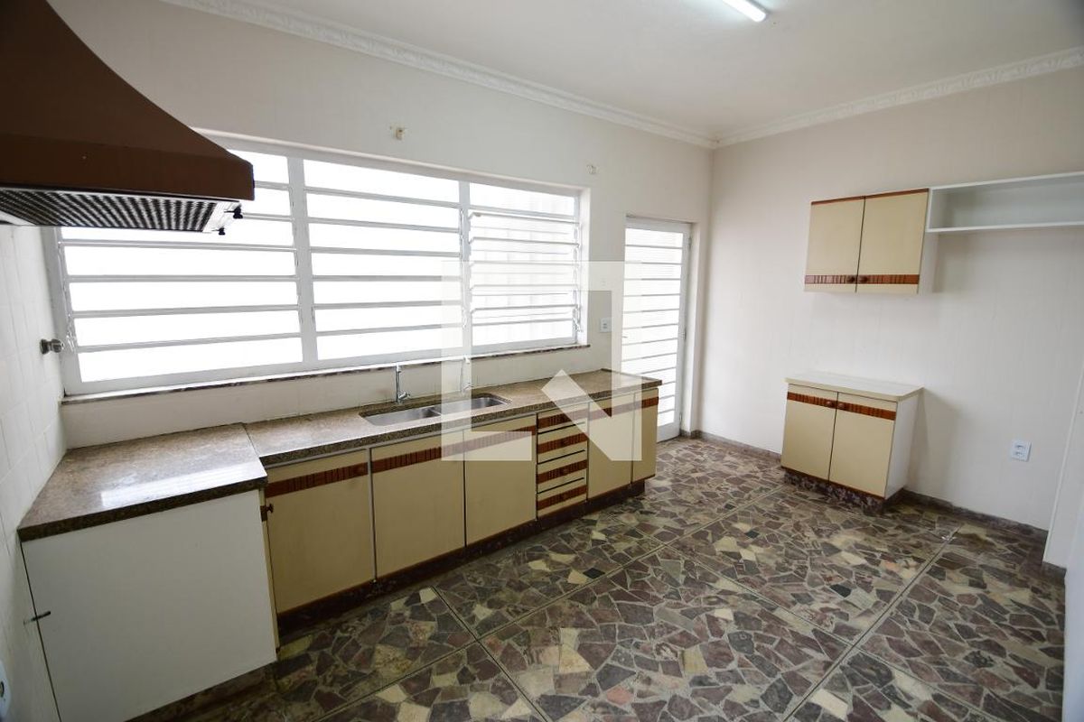 Casa à Venda - Guanabara, 3 Quartos,  250 m2 em , Campinas - sp | SoloBR
